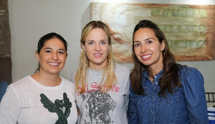  Martha, Alexandra y Paty.