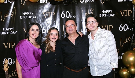  Claudia Vázquez, Claudia Obregón, Luis Obregón y Fernando Obregón.