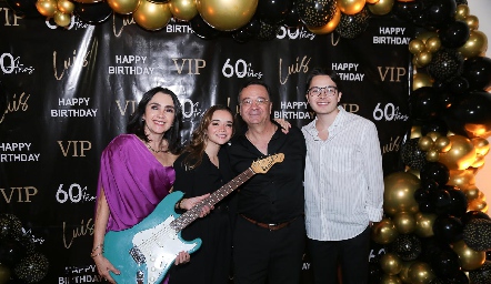  Claudia Vázquez, Claudia Obregón, Luis Obregón y Fernando Obregón.