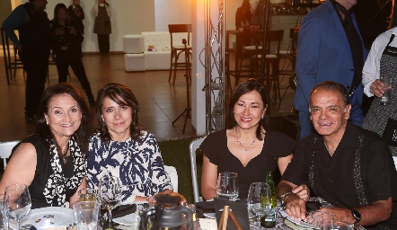  María Esther González, Alicia Arrieta, Magda Aguilera y Arturo Franco.