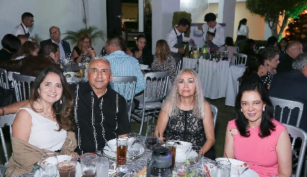  Evelia Cortes, José González, Rosalba Turrubiartes y Estela Mosqueda.