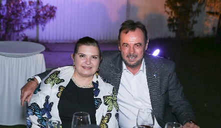  Bertha Navarro y Arturo Zapata.