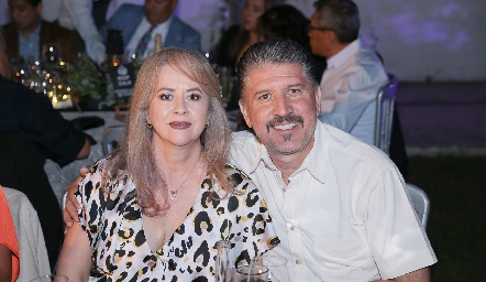  Adriana Flores y Samuel Urrutia.