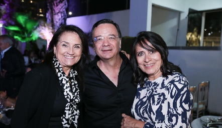  María Esther González, Luis Obregón y Alicia Arrieta.