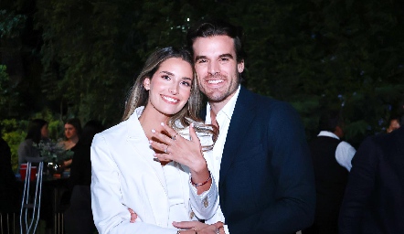 Ana Victoria de la Rosa y Alfredo Cano se comprometieron en matrimonio.