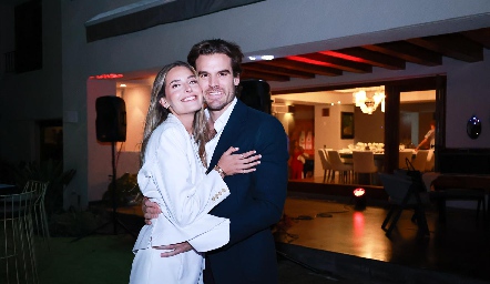  Ana Victoria de la Rosa y Alfredo Cano se comprometieron en matrimonio.