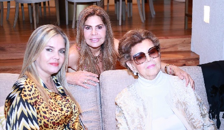  Renata Dip de Diez Gutiérrez, Martha Diez Gutiérrez y Nena Navarro de Diez Gutiérrez.