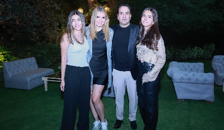 Marisa Gómez, María Eva Diez Gutiérrez, Miguel Gómez y Patricia Gómez.