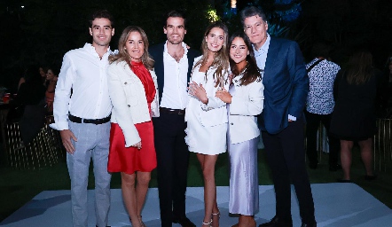  Evaristo Cano, Catalina Martínez de Cano, Alfredo Cano, Ana Victoria de la Rosa, Bárbara Cano y Alfredo Cano.