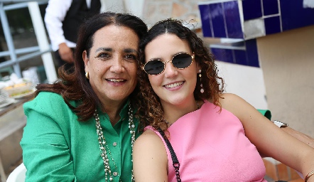  Martha Elena Meade y Regina de Anda.