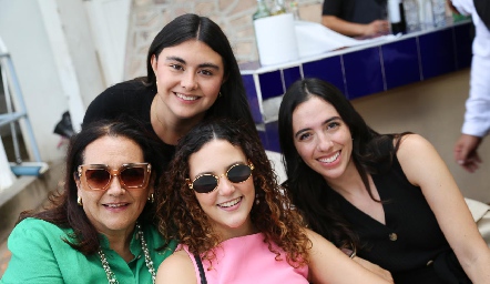  Martha Elena Meade, Valentina Gerardo, Regina de Anda y Raquel Meade.