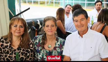  Laura Rodríguez, María Pizzuto y Enrique Martens.