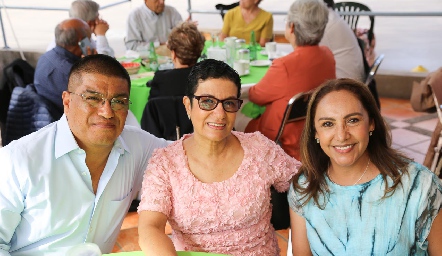  Antonio Dávila, Ana María Carrera y Sharon de Pineda.