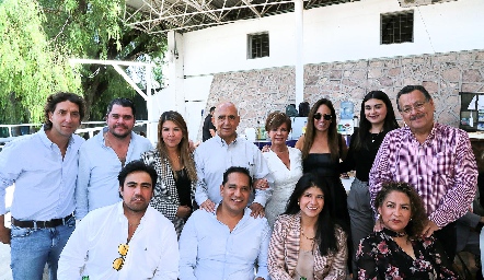  Familia Leal.