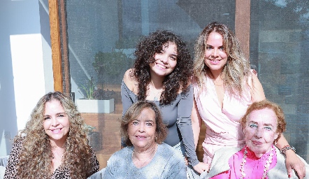  Gaby Serment, Isabela Rivera, Conchita Lafuente,  Daniela Serment y Anna Astrid Werge.