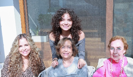  Gaby Serment, Isabela Rivera, Conchita Lafuente y Anna Astrid Werge.