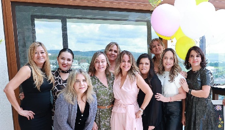   Paty Rodríguez, Blanca Saenz, Paola Serment, Mónica, Ana Clara Bárcena, Daniela Serment, Mari Carmen del Castillo, Valeria de León, Clara Motilla y Cali Guerra.