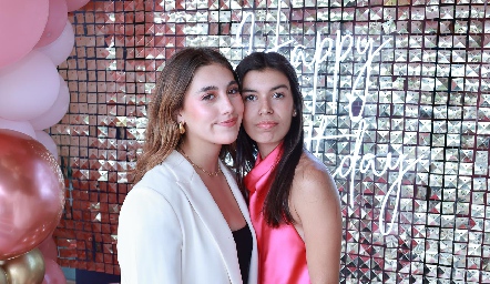  Majo Abella y Romina Villaseñor.