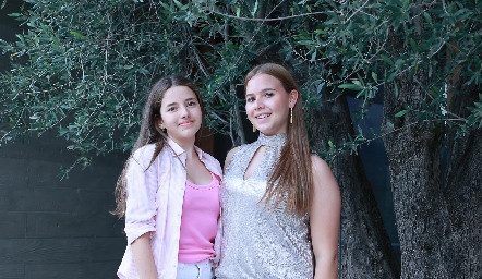  Ximena Navarro y Mich Heinze.