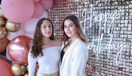  Paulina Reynoso y Majo Abella.