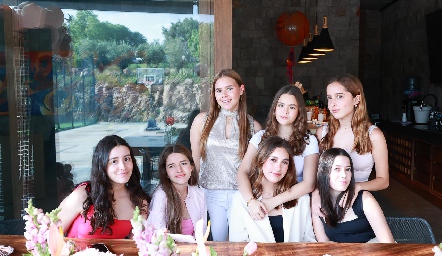  Ximena Ledezma, Ximena Navarro, Mich Heinze, Ximena Raitarski, Majo Abella, Sofía García y Vale Dauajare.