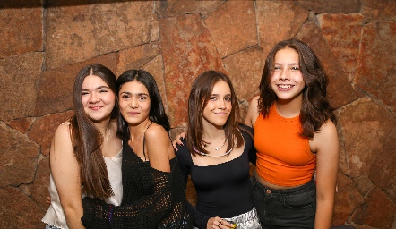  Valentina, María, Valentina Cabrera y Ana Sofía Cázares.