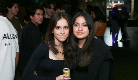  Valentina Cabrera y Geraldina Crespo.