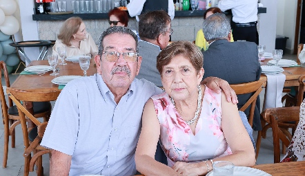   José Bonifacio y María Adoración Nava.