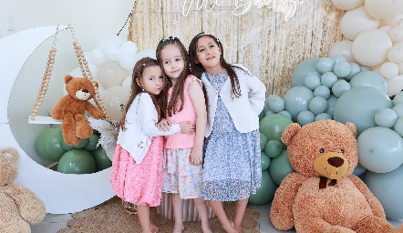  Valeria, Priscila y Victoria Parra.