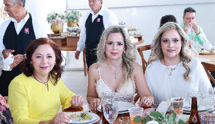  Laura Montalvo Ruiz, Paty Anette Ruiz y Priscila Ruiz.