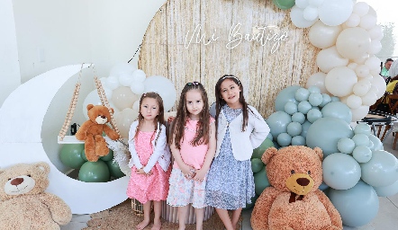  Valeria, Priscila y Victoria Parra.