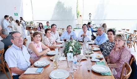  José Bonifacio, María Adoración Nava, Graciela Nava, Rafael Álvarez, Pablo Nava, Salvador Nava, Rodolfo Nava, Elvira Canseco y Carmen de Nava.