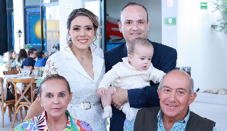  Paulina Nava, Carlos Ruiz, Mateo Ruiz, Lucy Villanueva y Arturo González.