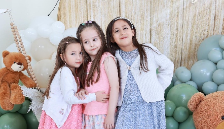  Valeria, Priscila y Victoria Parra.