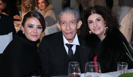  Gabriela, Manuel y Roxana Gómez.