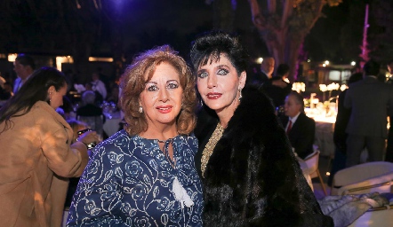  Dolores Guerrero y María Elena Serrano.