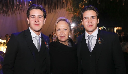  Mauricio Buendía, María Irene Meade y Diego Buendía.