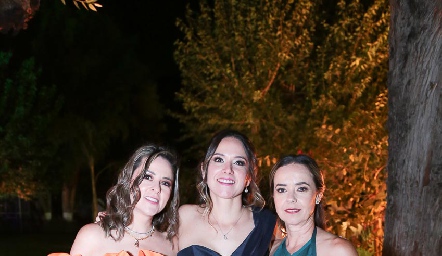  Isabella Morales, Érica Von Der Meden y Marcela Alcalde.