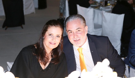  Begoña López y Alexander Sharp.