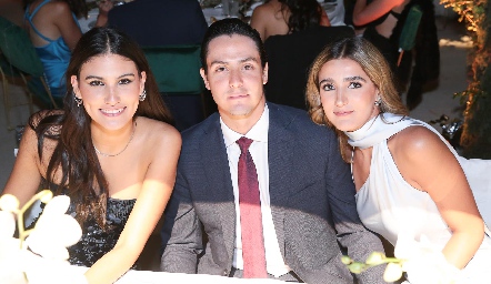  Natalia Gárate, Juan Carlos Castillo y Carola Coyazo.