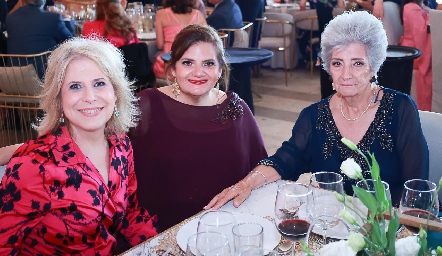  Pilar Romero, Marilú Castrillón y Josefina Borbolla de Castrillón.