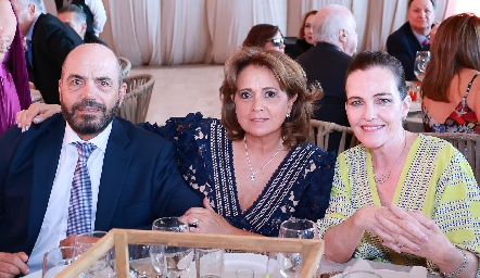  Carlos Mahbub, Maru Martínez y Lourdes Gómez.