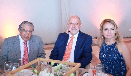  Carlos Medina, Jesús Andere y Constance Jones.