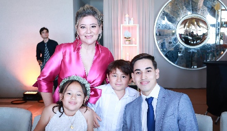  Nadia Ausucua, Valentina, José Miguel y Brandon Ausucua.