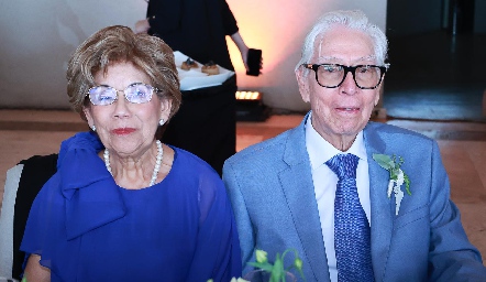  Martha Montelongo y Juan José Ausucua.