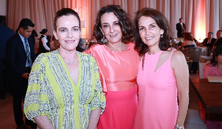  Lourdes Gómez, Gloria Martínez y Claudia Canales.