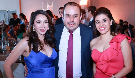  Lorena, Chuy Martínez y Lucía Alonso.
