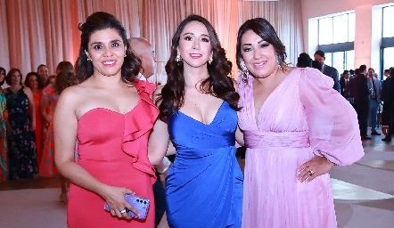  Lucía Alonso, Lorena y Liliana Cabrero.