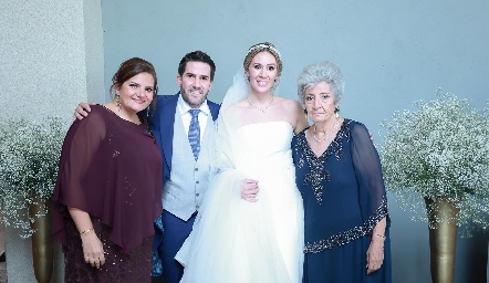  Marilú Castrillón, Alfonso Galán, Daniela Ausucua y Josefina Borbolla de Castrillón.