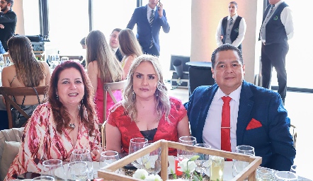  Julieta de la Serna, Laura García y Luis Villanueva.